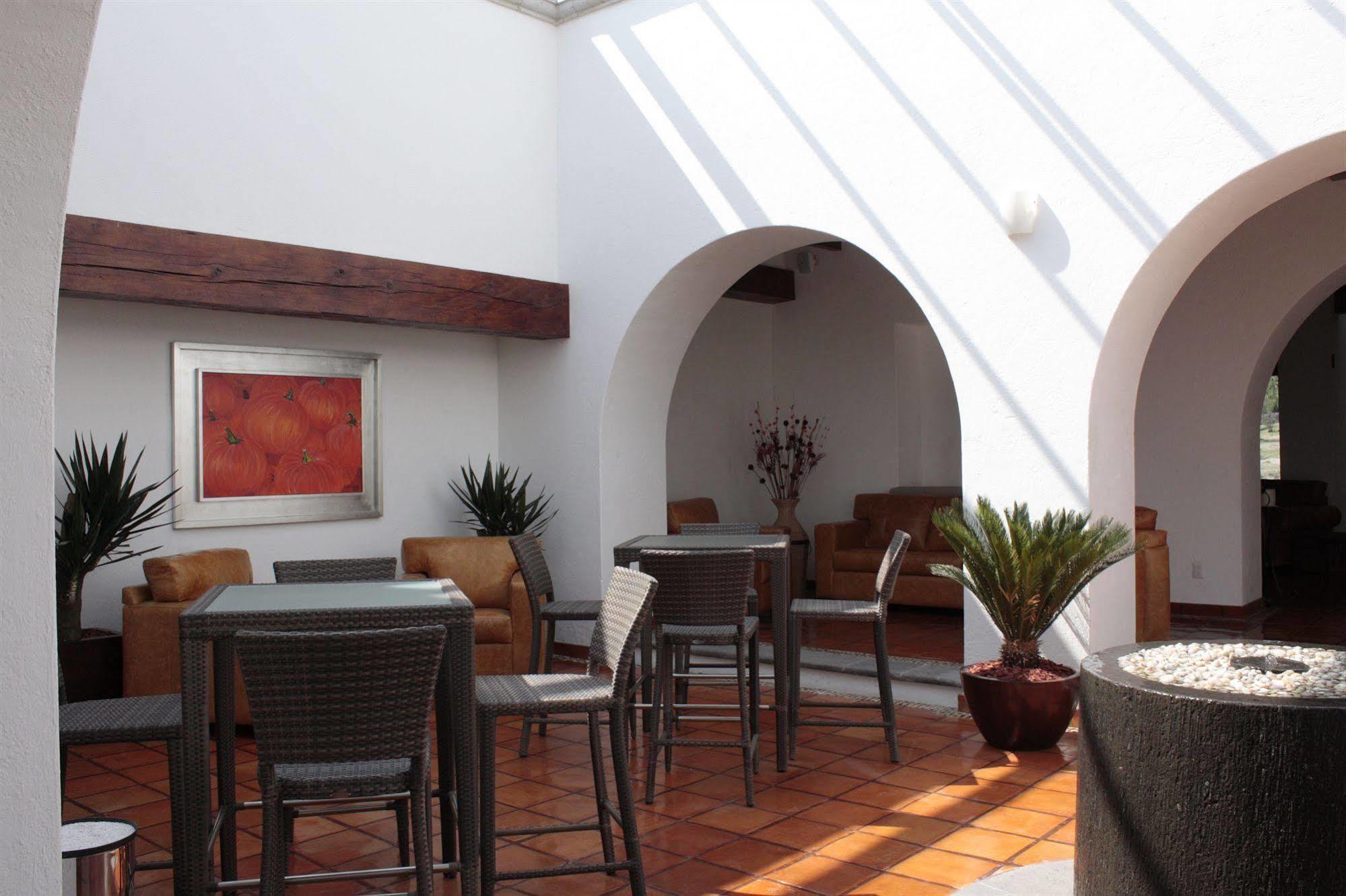 Hotel Villa Mexicana Golf & Equestrian Resort Эль-Пуэблито Экстерьер фото